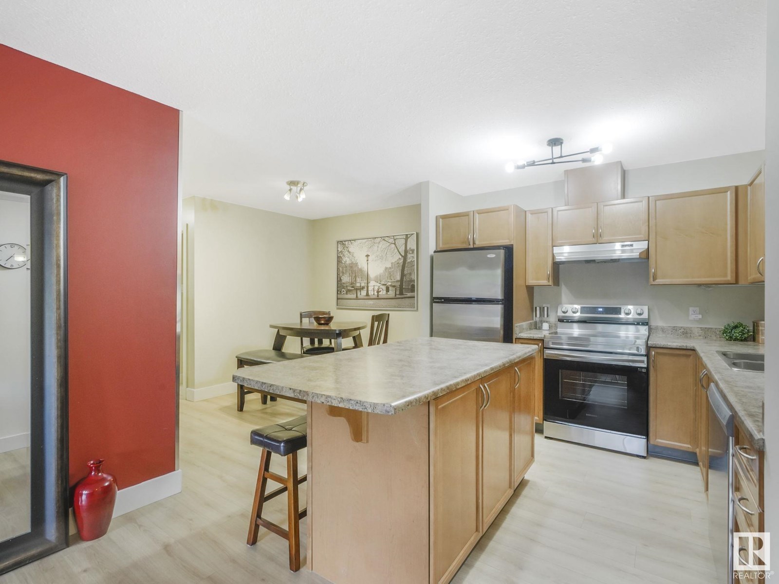 Photo 6 of 102 9715 110 St Nw, Edmonton AB