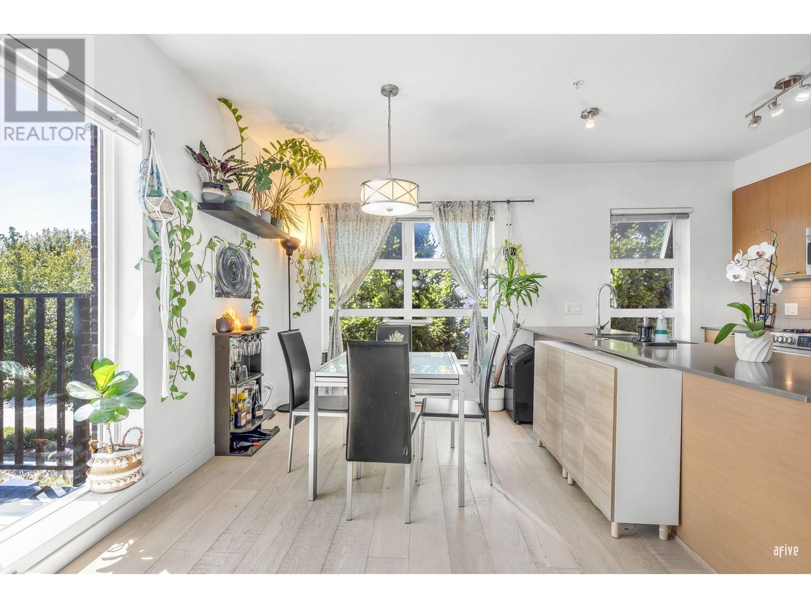 Photo 1 of 206 215 Brookes Street, New Westminster BC