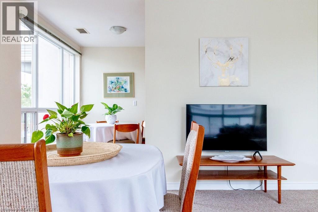 Photo 8 of 2000 Creekside Drive Unit 805, Dundas ON