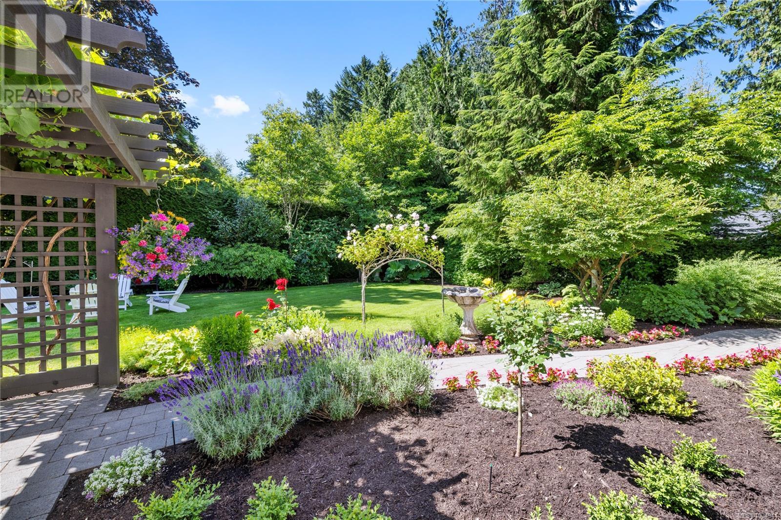 Photo 27 of 2534 Island Hwy W, Qualicum Beach BC