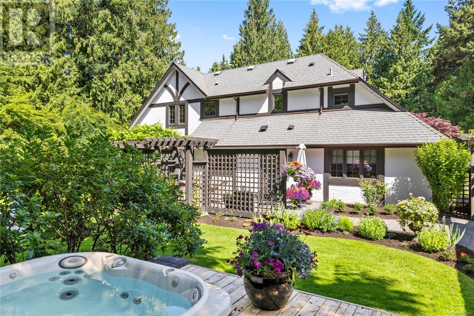 Photo 15 of 2534 Island Hwy W, Qualicum Beach BC