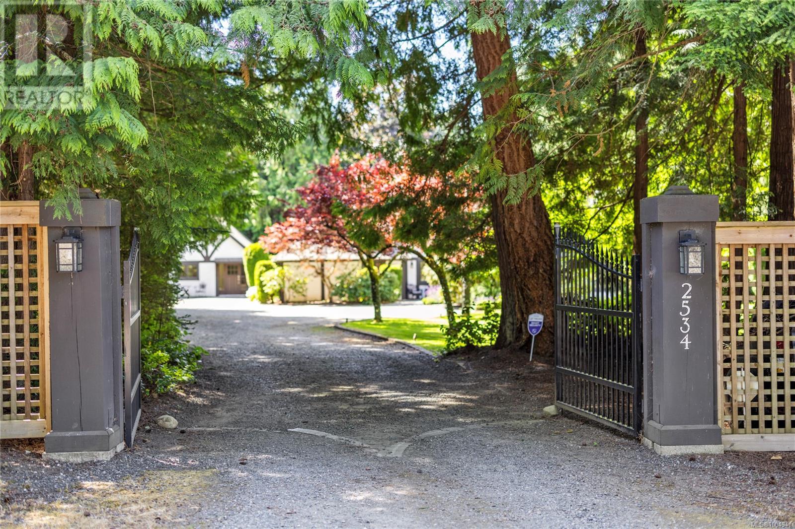 Photo 32 of 2534 Island Hwy W, Qualicum Beach BC