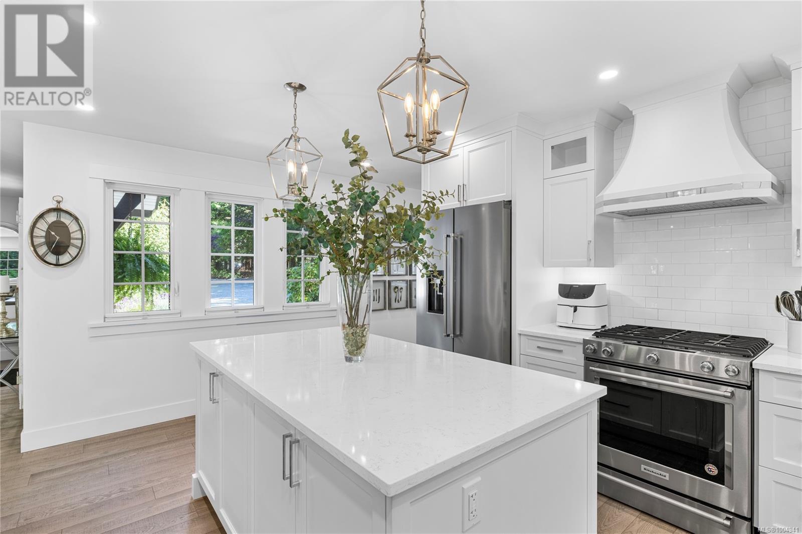 Photo 11 of 2534 Island Hwy W, Qualicum Beach BC