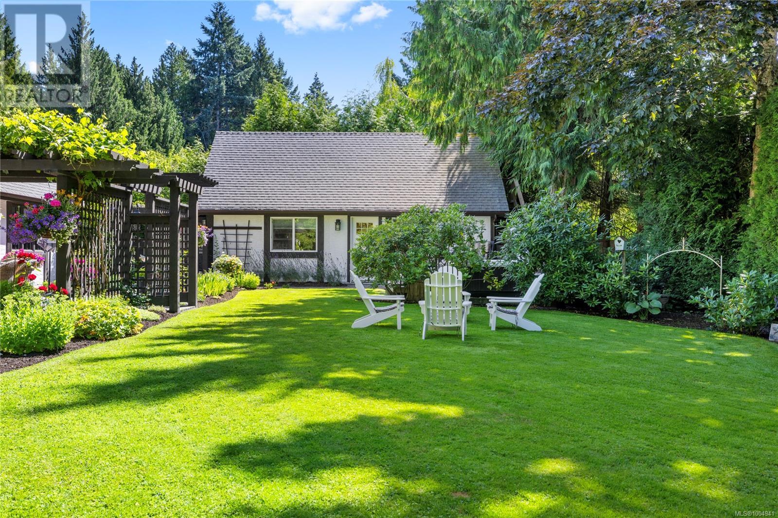 Photo 35 of 2534 Island Hwy W, Qualicum Beach BC