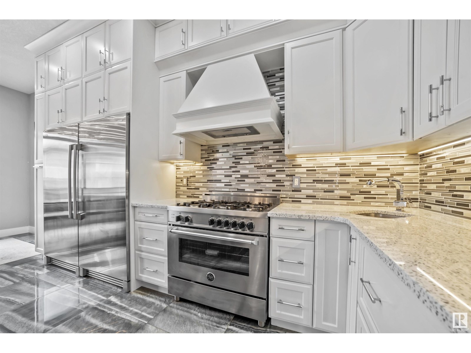 Photo 22 of 1012 148 Av Nw, Edmonton AB