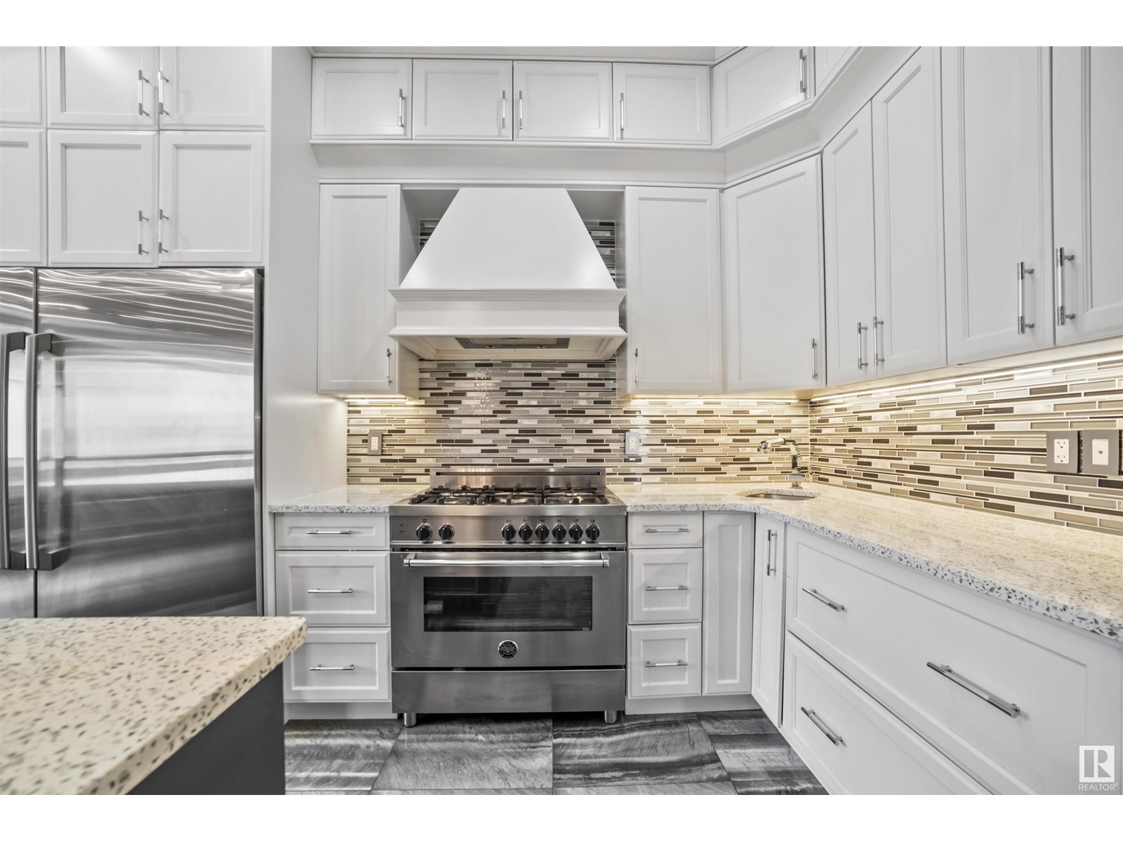 Photo 21 of 1012 148 Av Nw, Edmonton AB