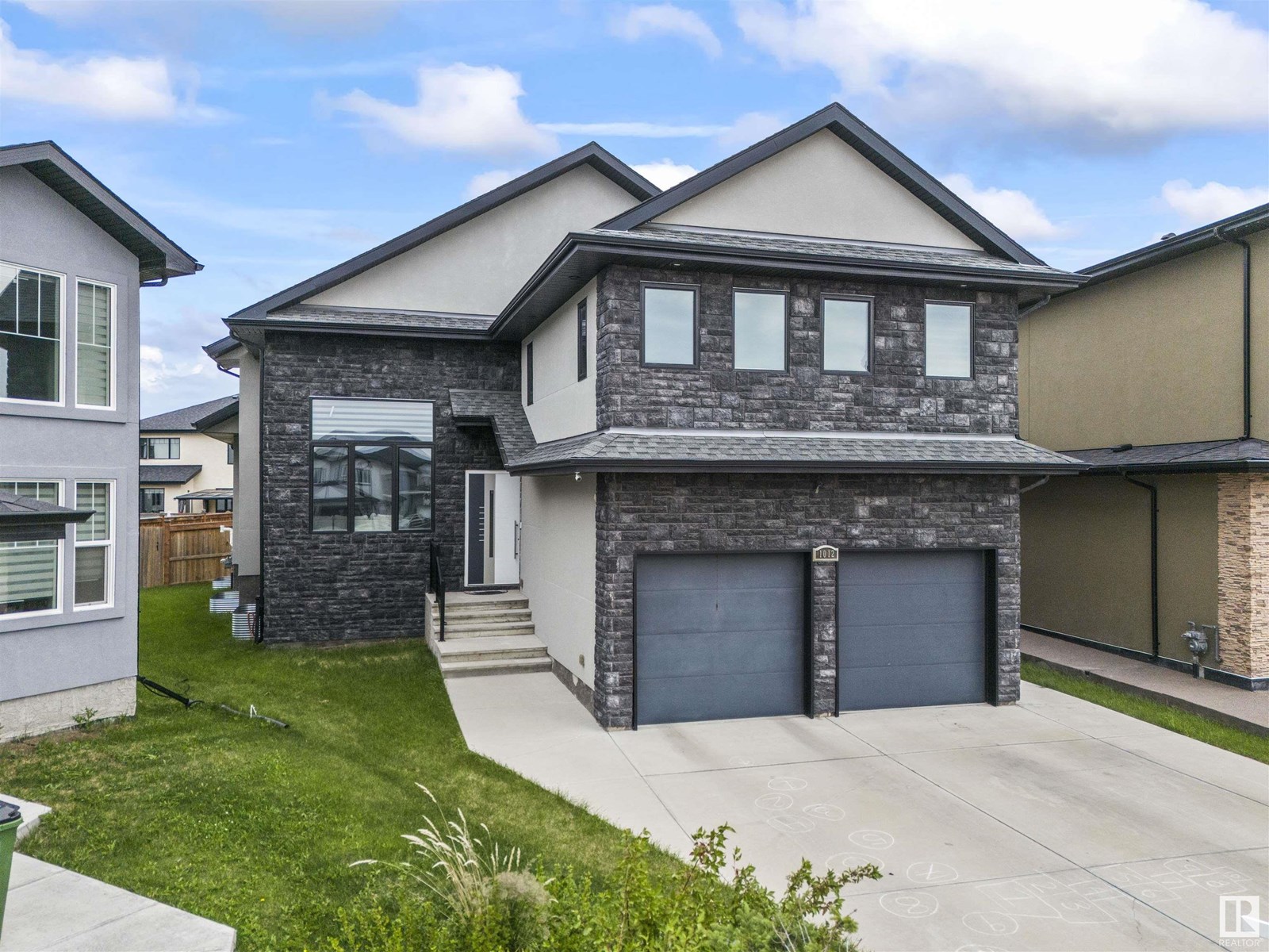 Photo 3 of 1012 148 Av Nw, Edmonton AB