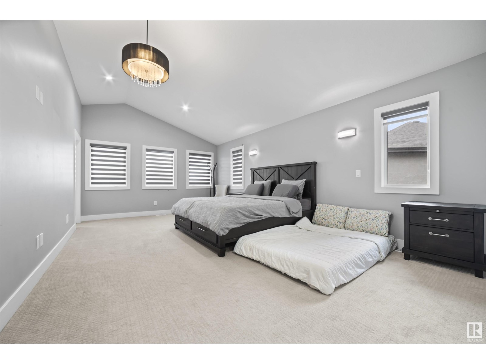 Photo 33 of 1012 148 Av Nw, Edmonton AB