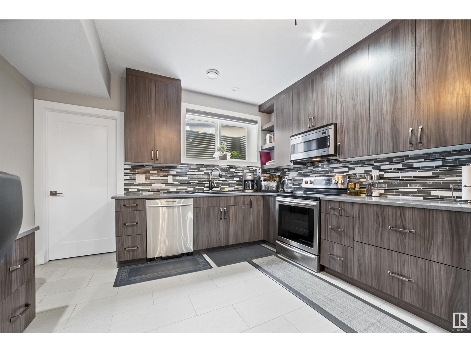 Photo 53 of 1012 148 Av Nw, Edmonton AB