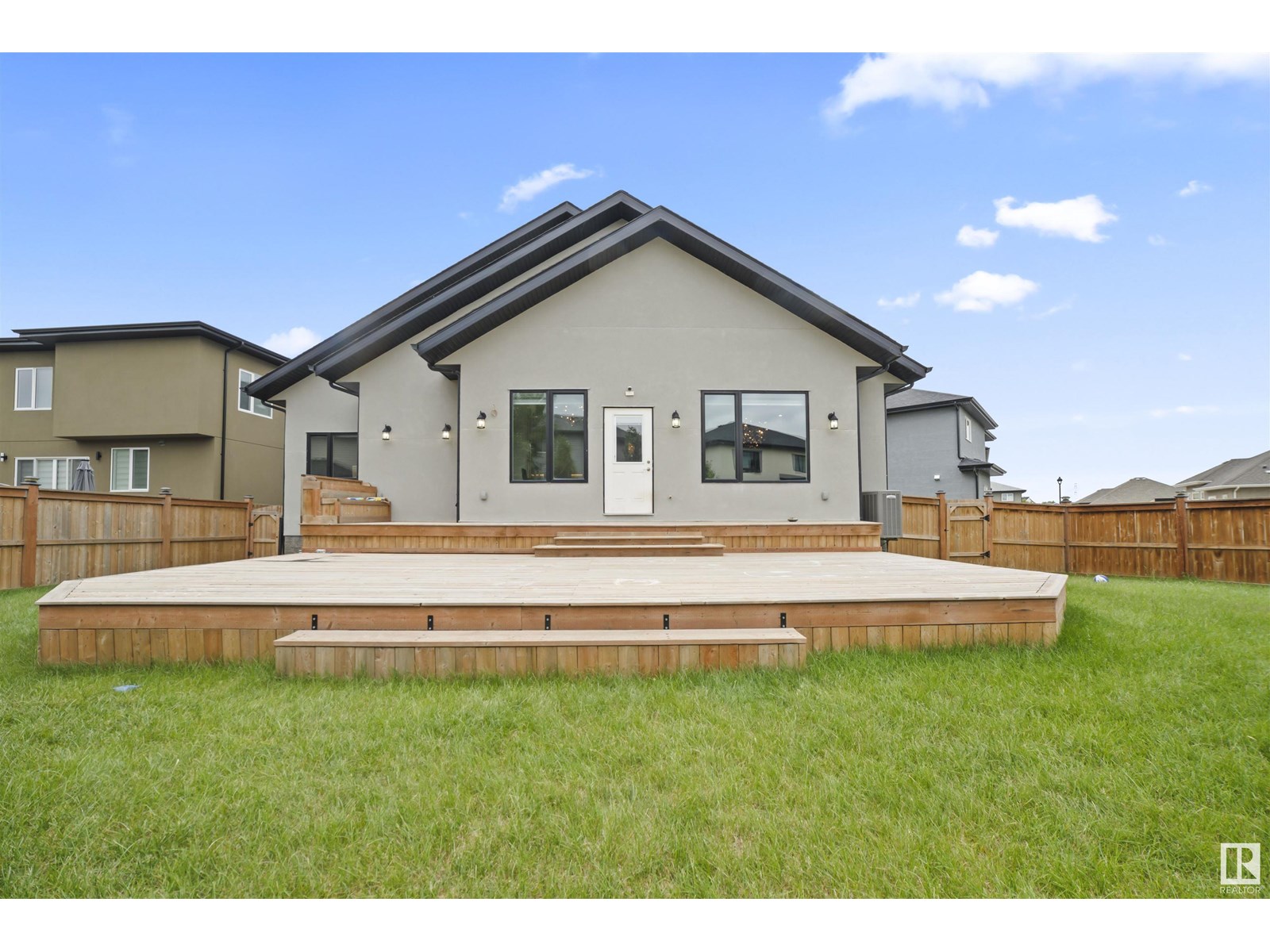 Photo 41 of 1012 148 Av Nw, Edmonton AB