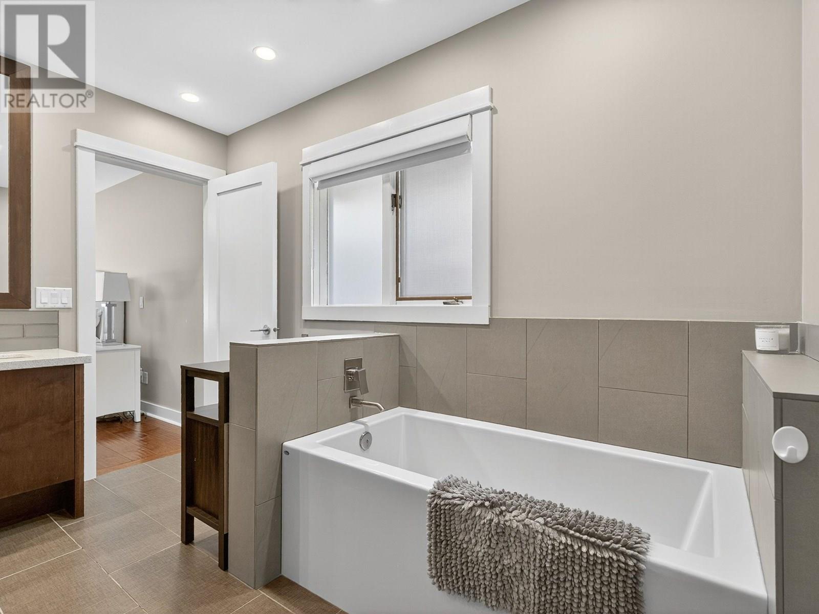  1661 Pritchard Drive, West Kelowna