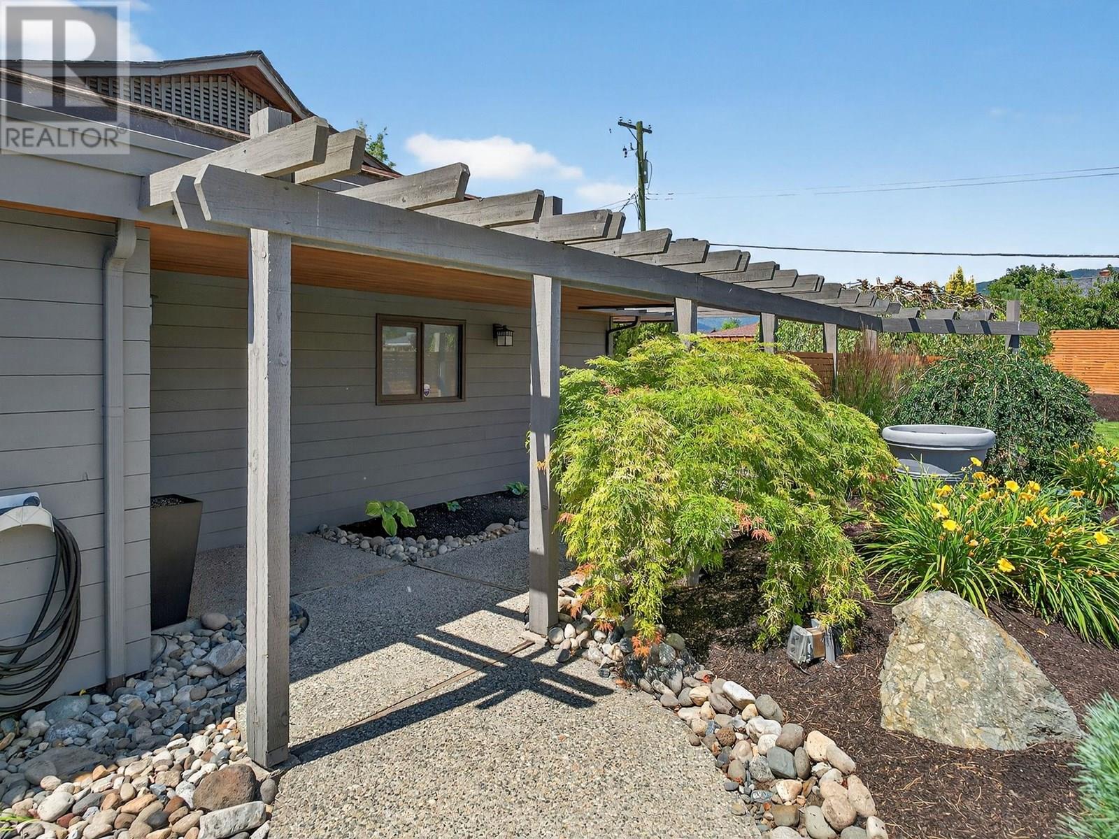  1661 Pritchard Drive, West Kelowna