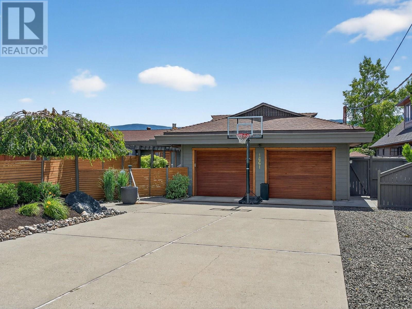  1661 Pritchard Drive, West Kelowna
