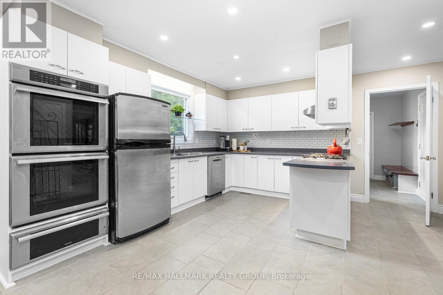 Photo 33 of 2435 Georgina Drive, Ottawa ON