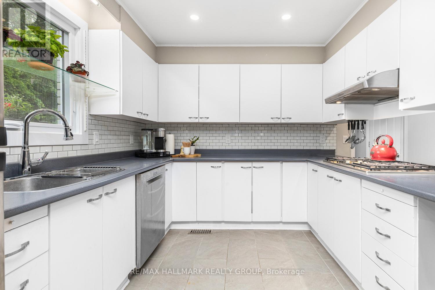 Photo 7 of 2435 Georgina Drive, Ottawa ON