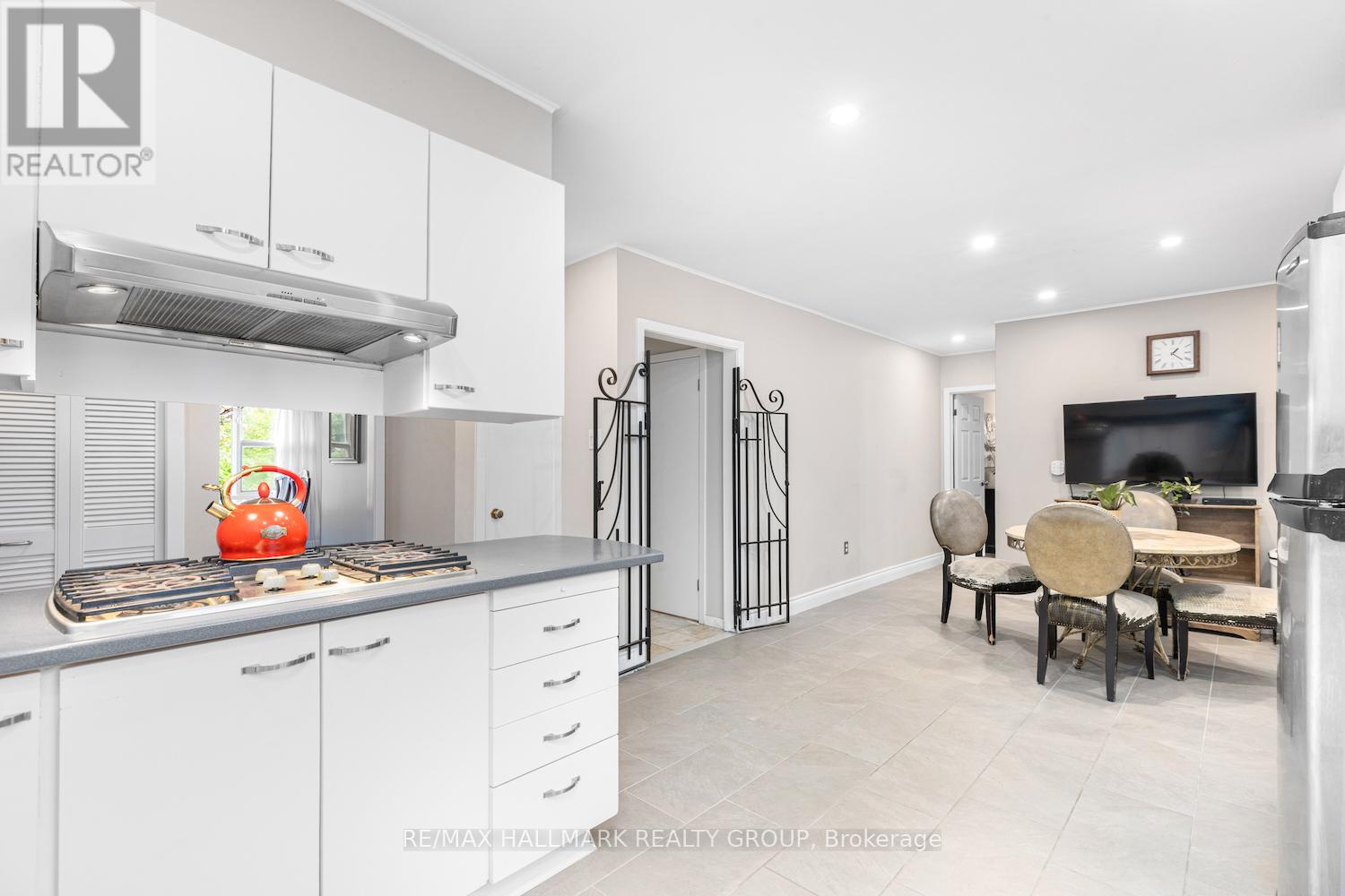 Photo 20 of 2435 Georgina Drive, Ottawa ON