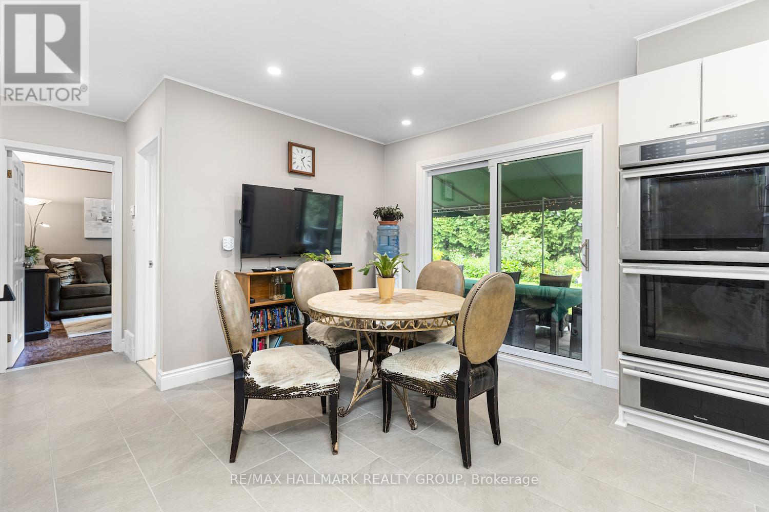 Photo 6 of 2435 Georgina Drive, Ottawa ON