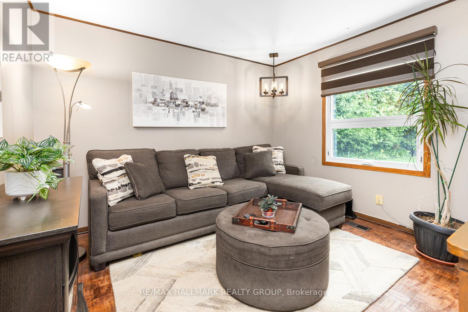 Photo 26 of 2435 Georgina Drive, Ottawa ON