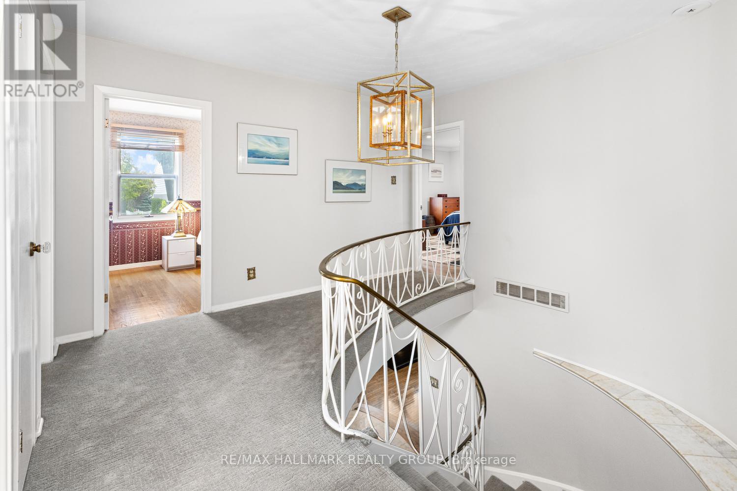 Photo 28 of 2435 Georgina Drive, Ottawa ON