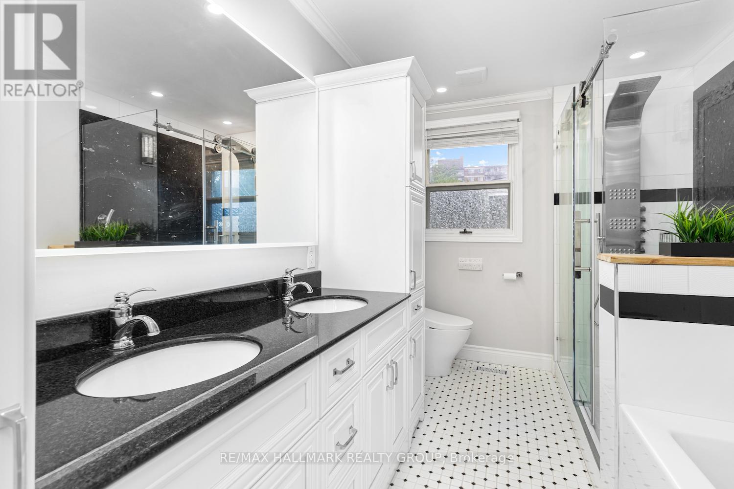 Photo 4 of 2435 Georgina Drive, Ottawa ON