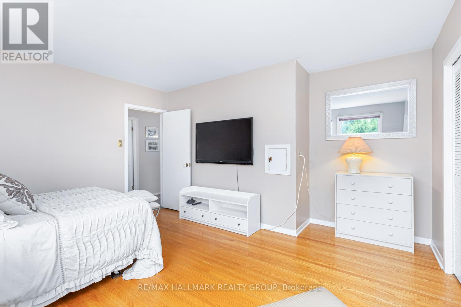 Photo 25 of 2435 Georgina Drive, Ottawa ON