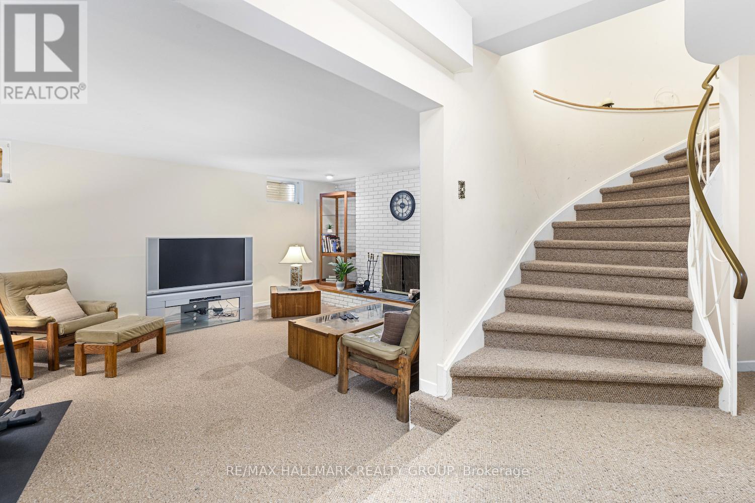 Photo 8 of 2435 Georgina Drive, Ottawa ON
