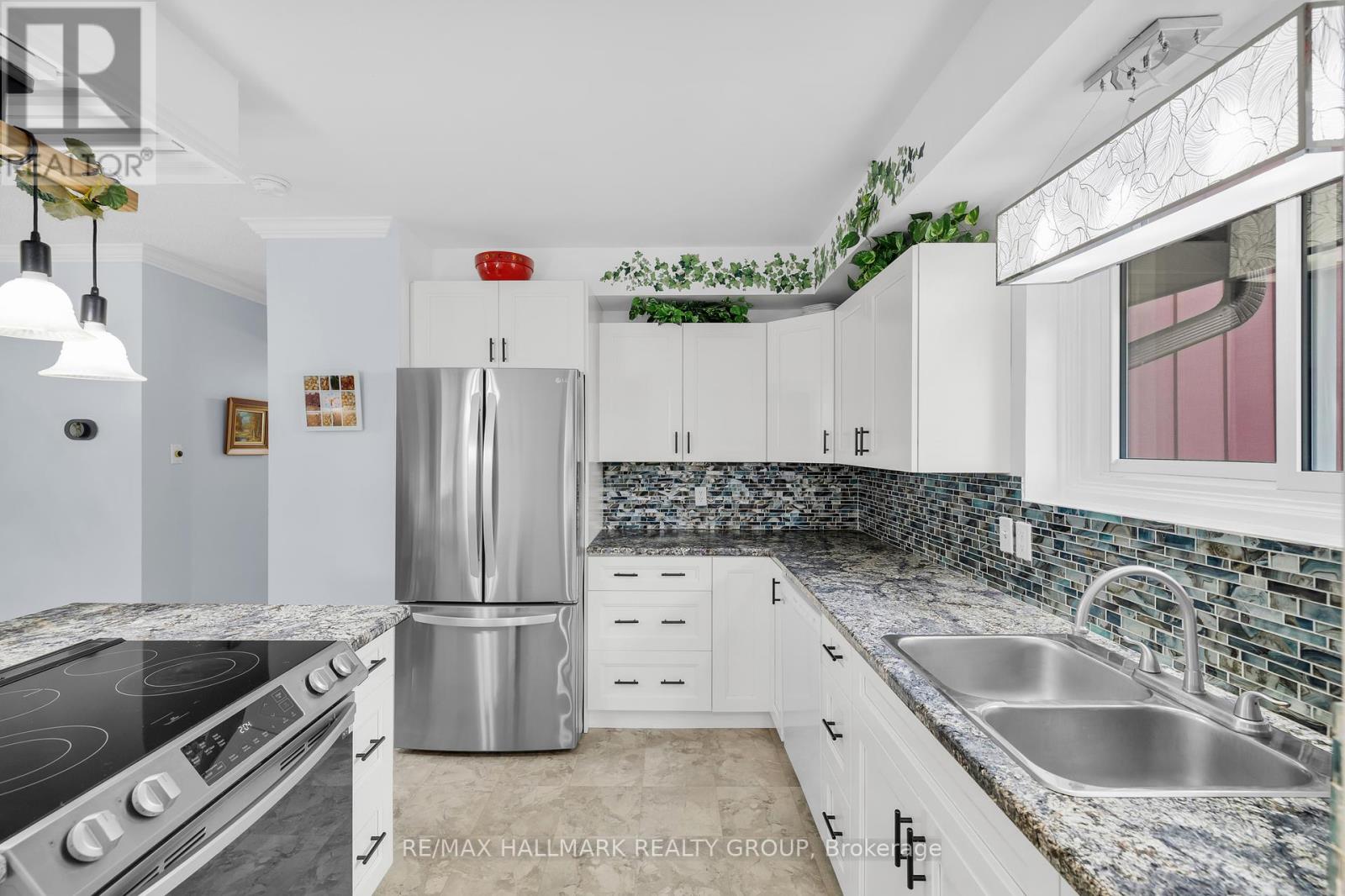 Photo 13 of 1182 Queensland Place, Brockville ON