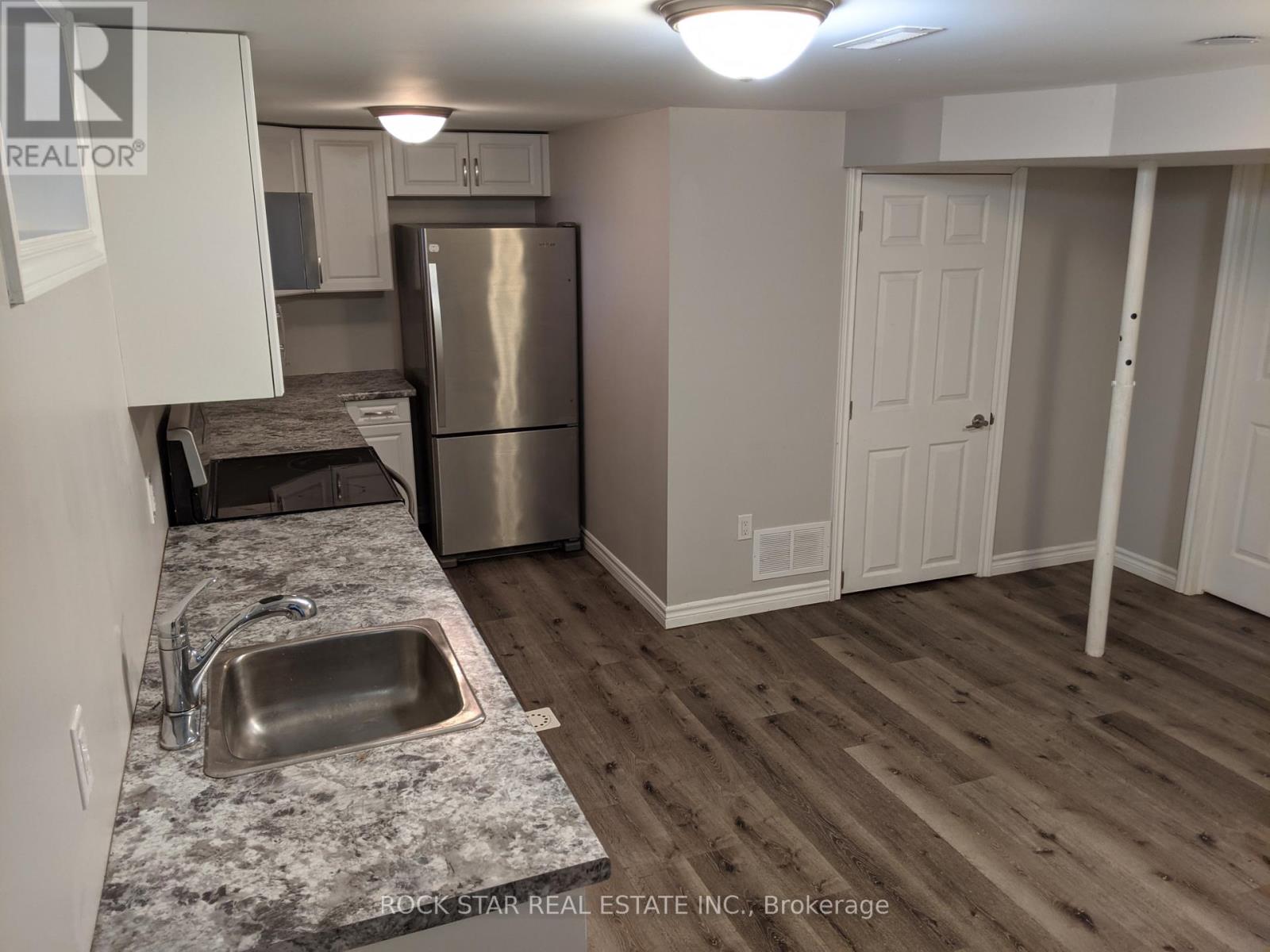 Photo 2 of 34 Preston Place, Welland ON