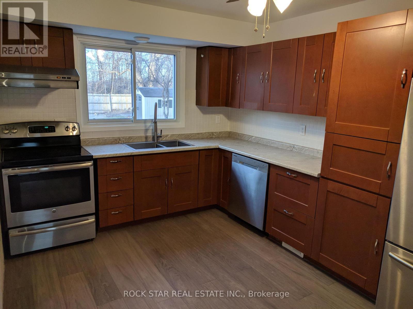 Photo 8 of 34 Preston Place, Welland ON
