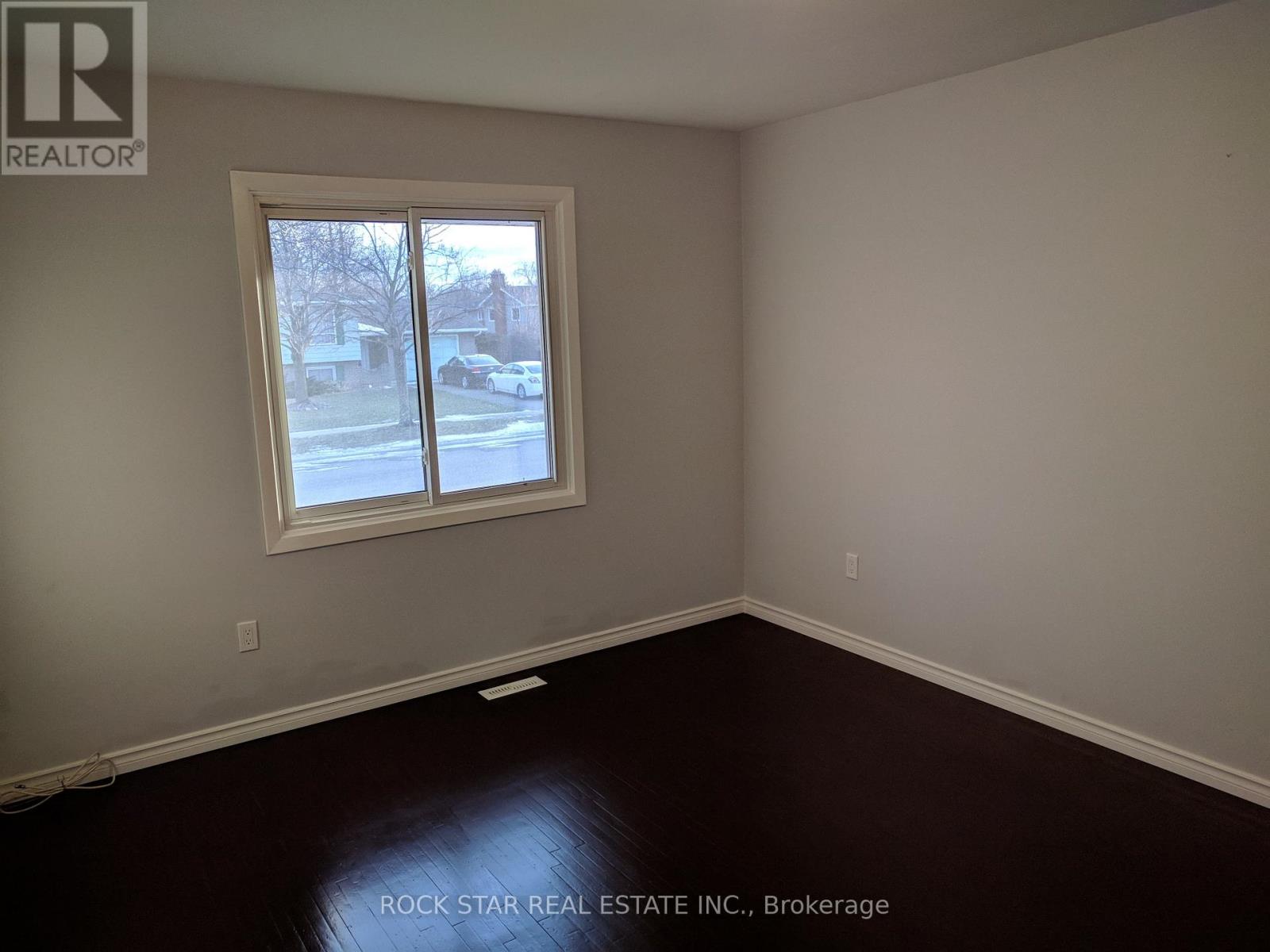 Photo 5 of 34 Preston Place, Welland ON