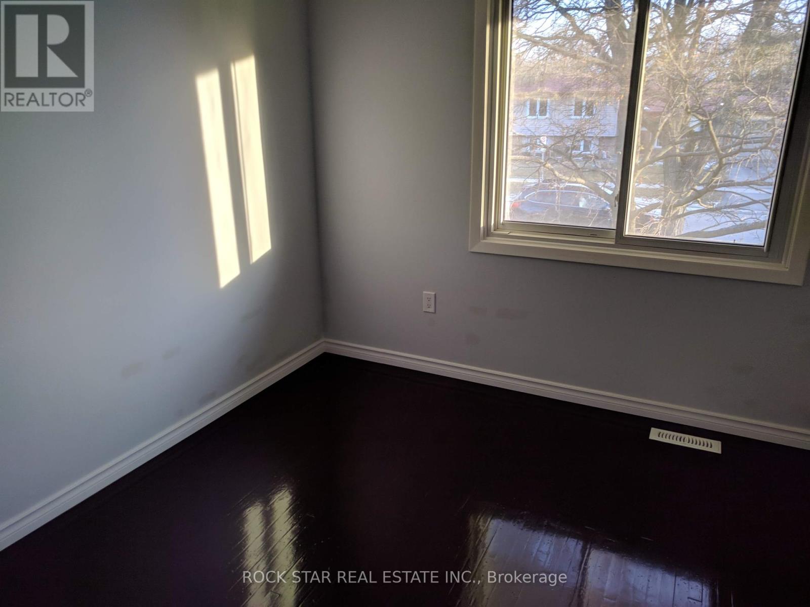 Photo 9 of 34 Preston Place, Welland ON
