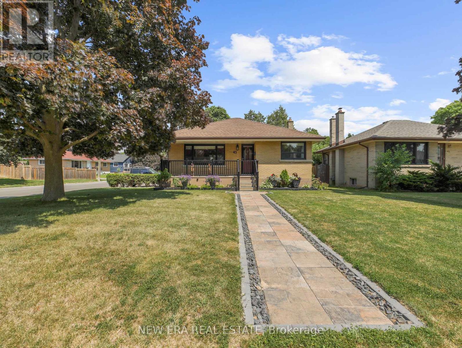 Photo 2 of 43 Rowanwood Avenue, Brantford ON