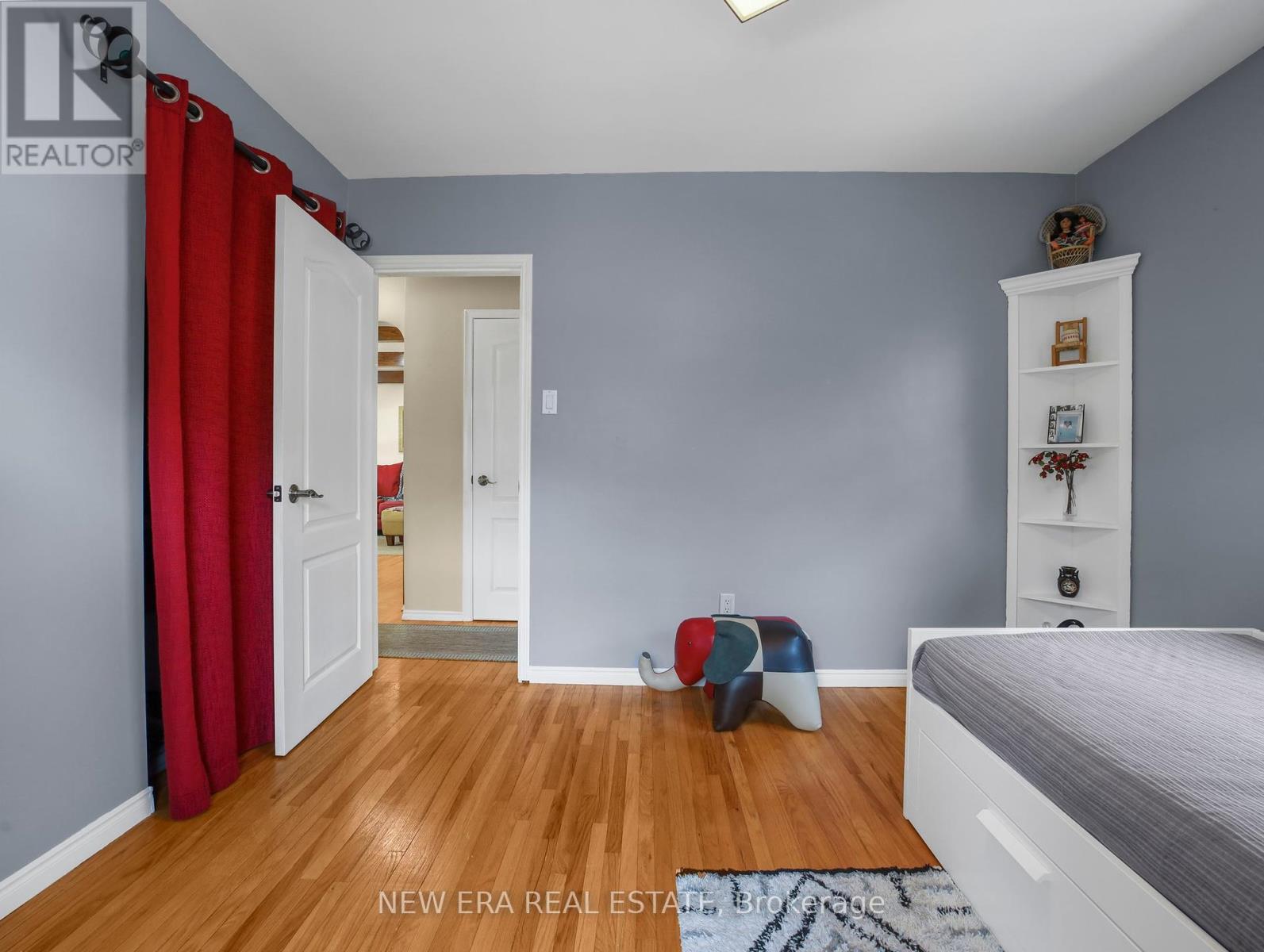 Photo 21 of 43 Rowanwood Avenue, Brantford ON