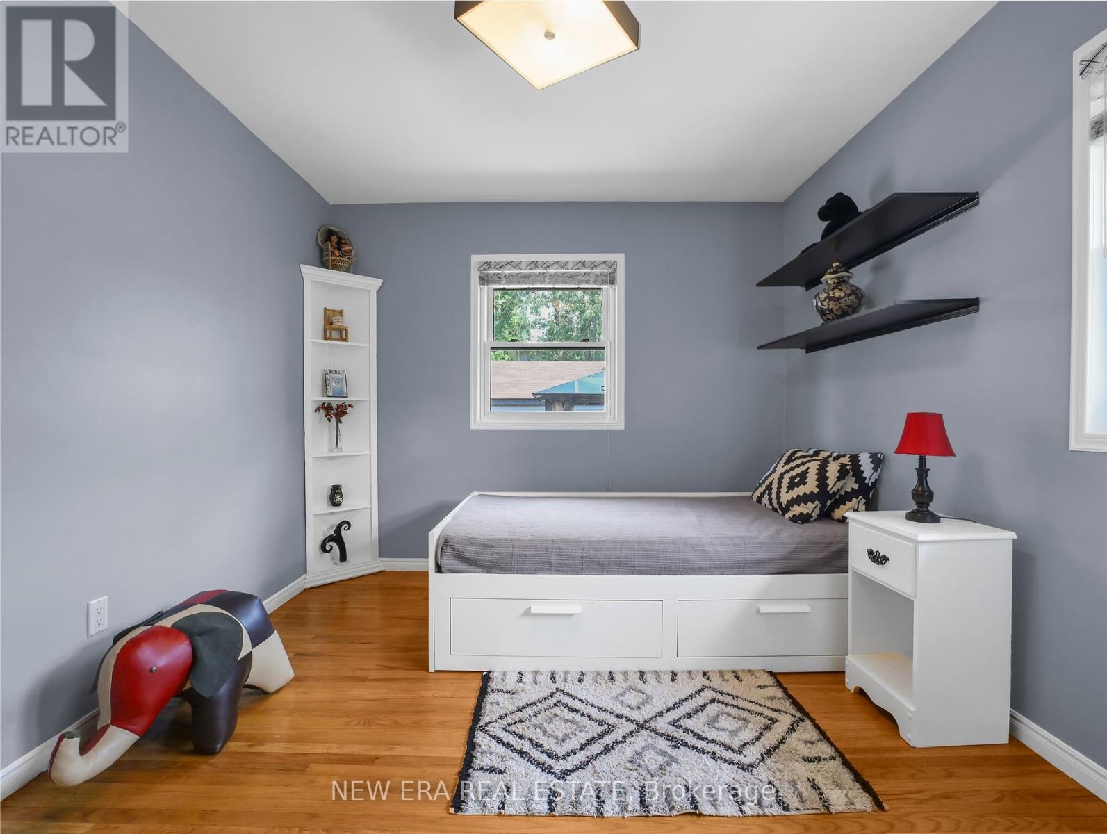 Photo 23 of 43 Rowanwood Avenue, Brantford ON