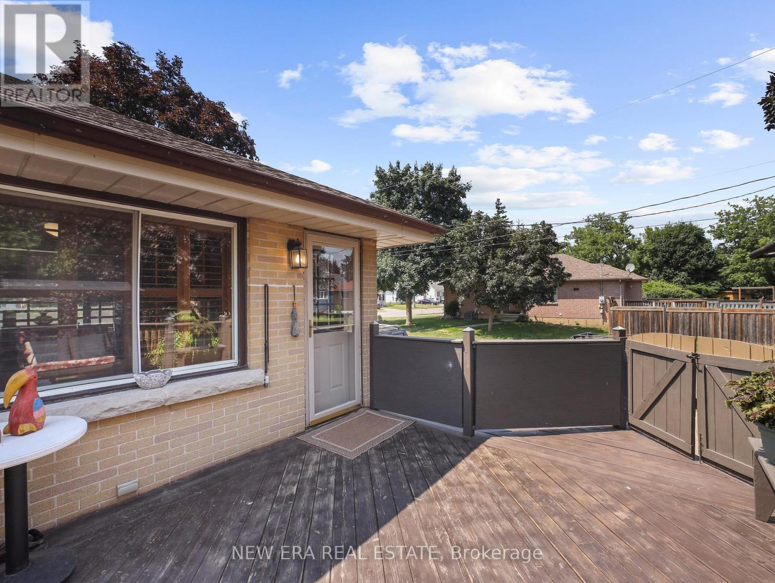Photo 33 of 43 Rowanwood Avenue, Brantford ON