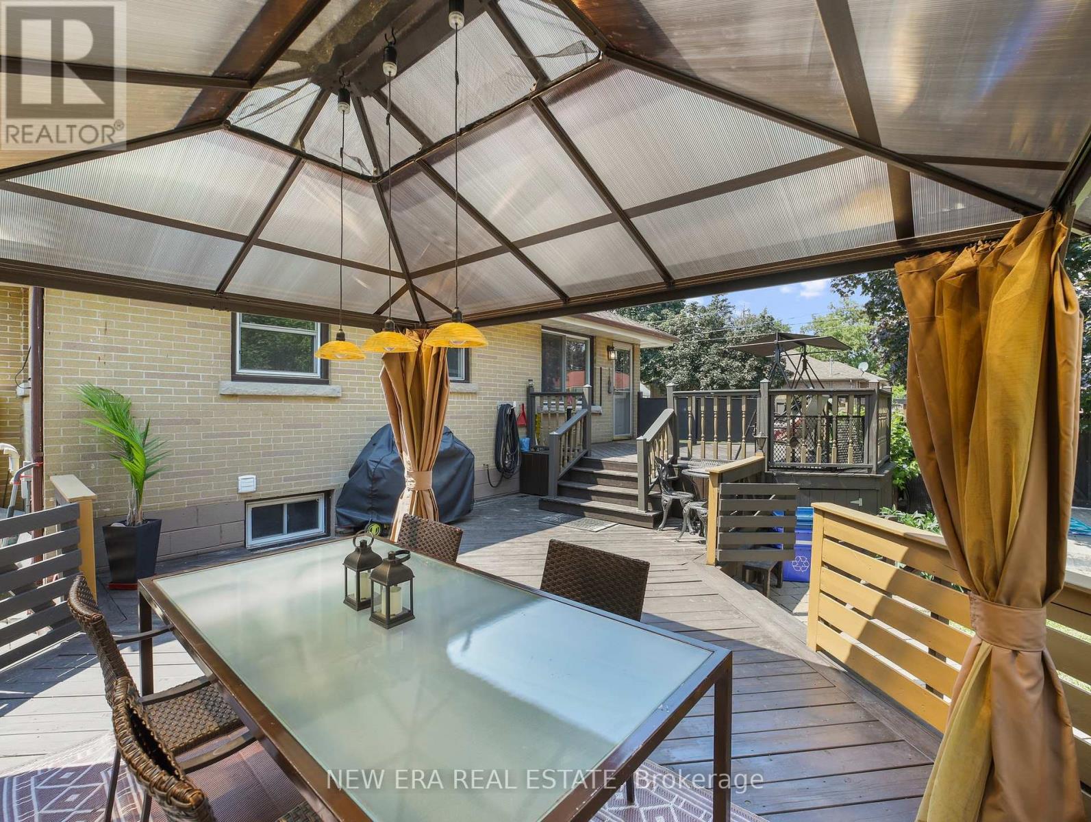 Photo 36 of 43 Rowanwood Avenue, Brantford ON