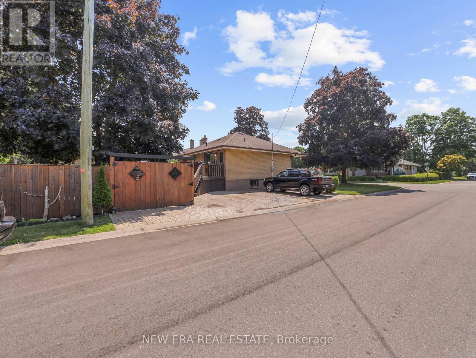 Photo 40 of 43 Rowanwood Avenue, Brantford ON