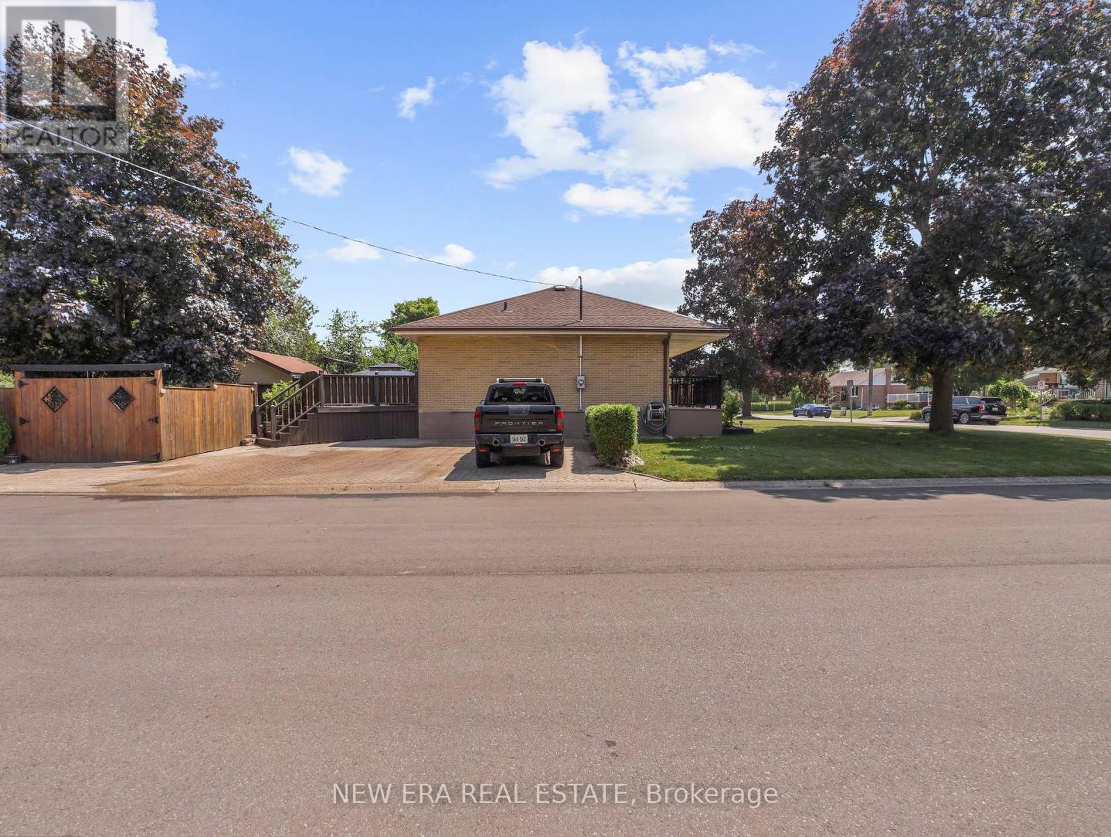Photo 41 of 43 Rowanwood Avenue, Brantford ON