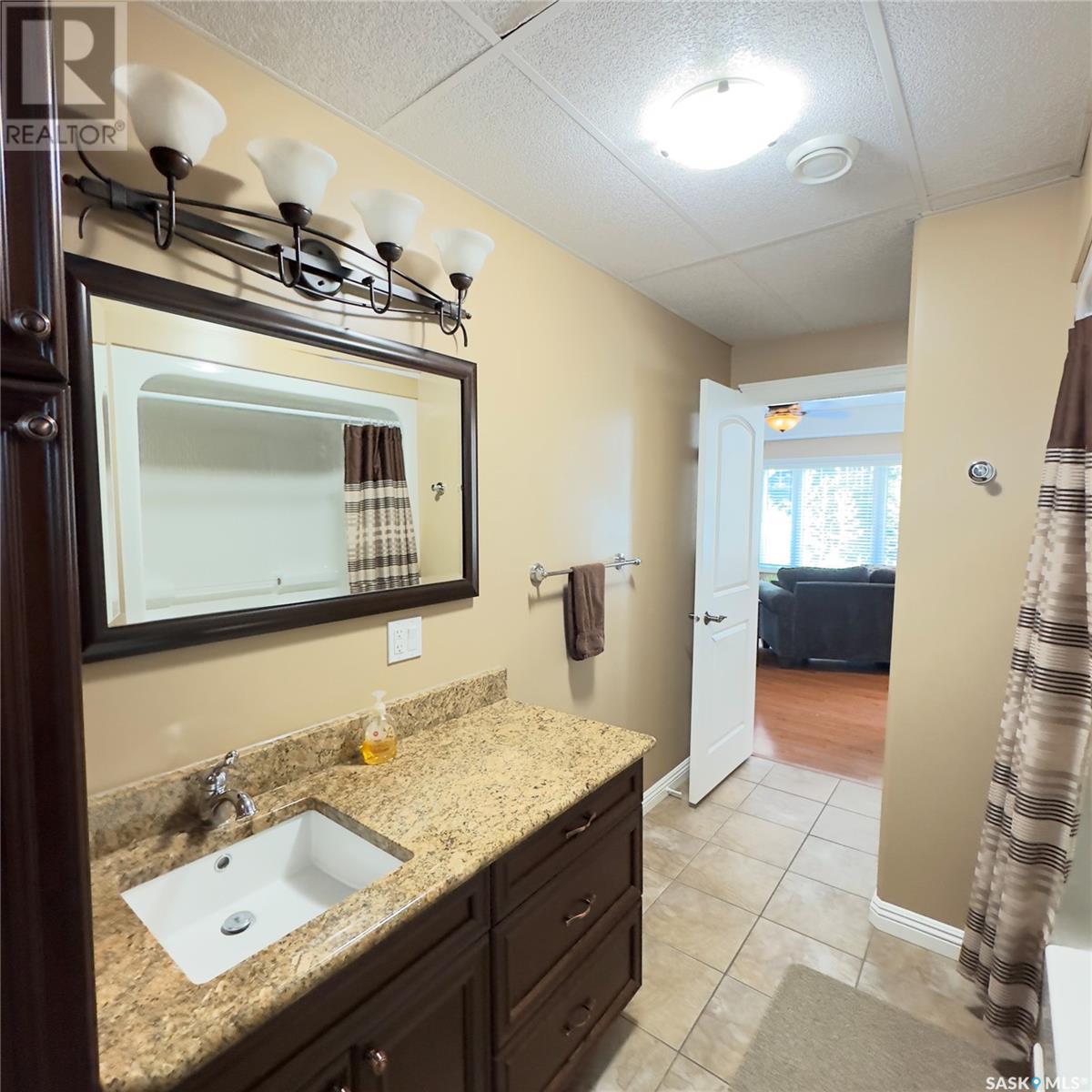 Photo 22 of 82 Estates Drive, Elk Ridge SK