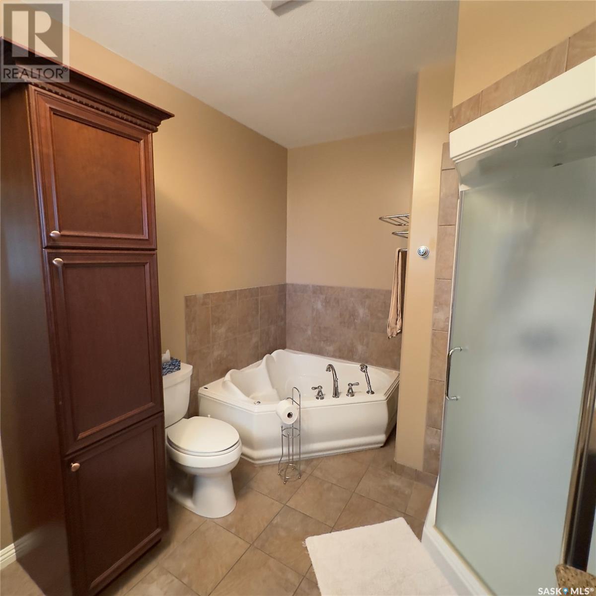 Photo 12 of 82 Estates Drive, Elk Ridge SK