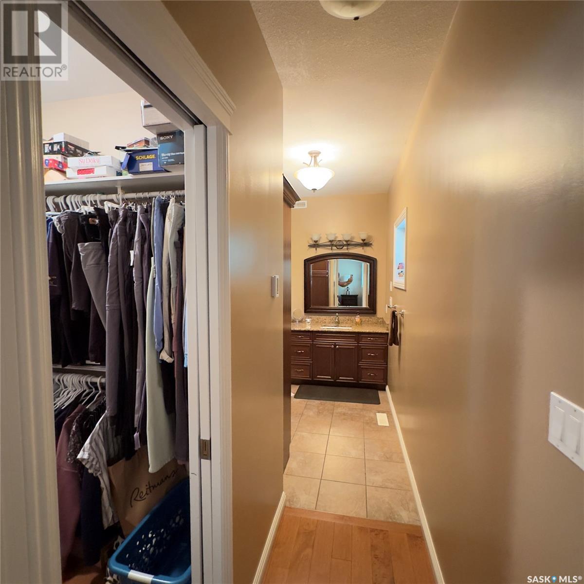 Photo 11 of 82 Estates Drive, Elk Ridge SK