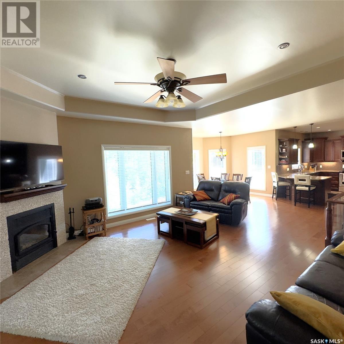 Photo 9 of 82 Estates Drive, Elk Ridge SK
