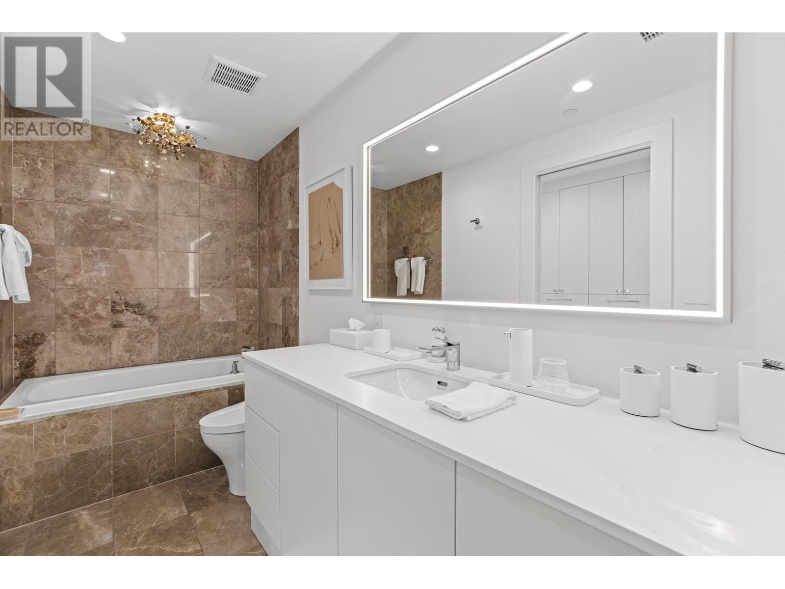 Photo 6 of 701 628 Kinghorne Mews, Vancouver BC