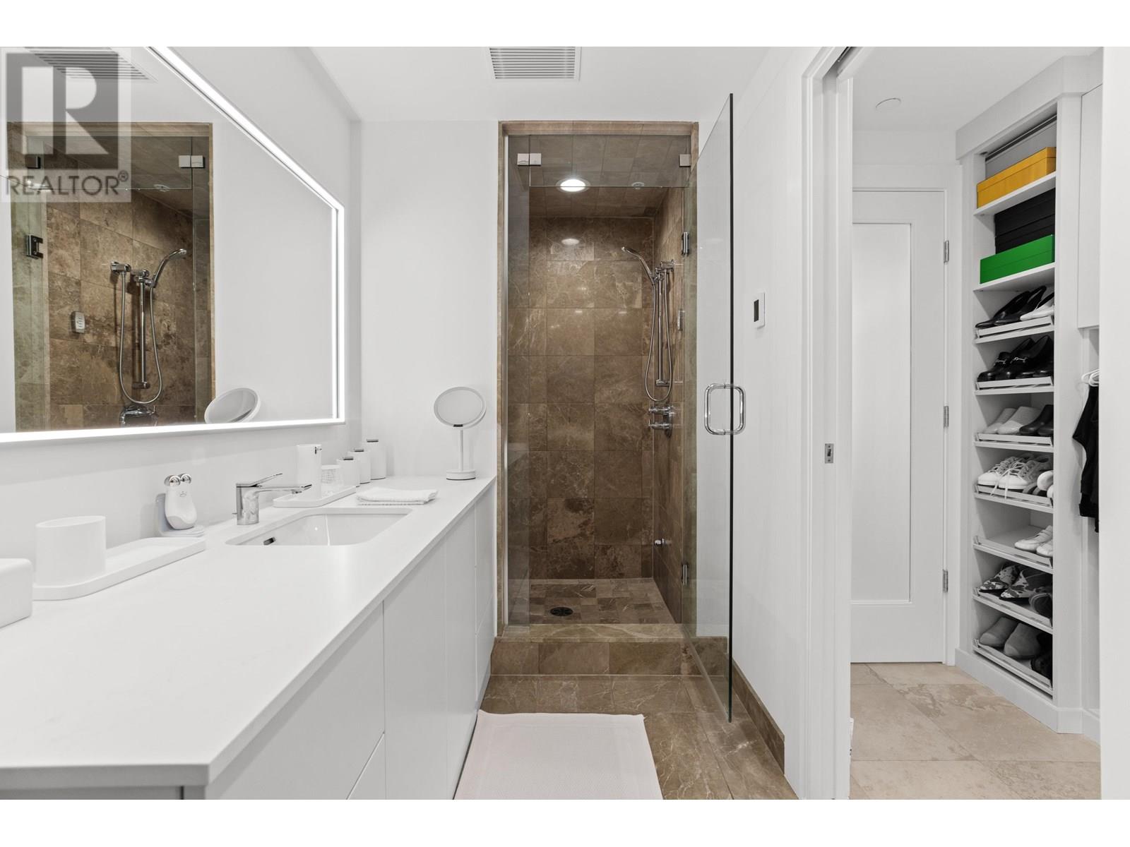 Photo 11 of 701 628 Kinghorne Mews, Vancouver BC
