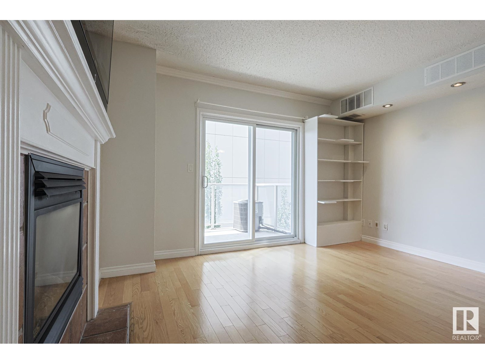 Photo 11 of 502 11111 82 Av Nw Nw, Edmonton AB