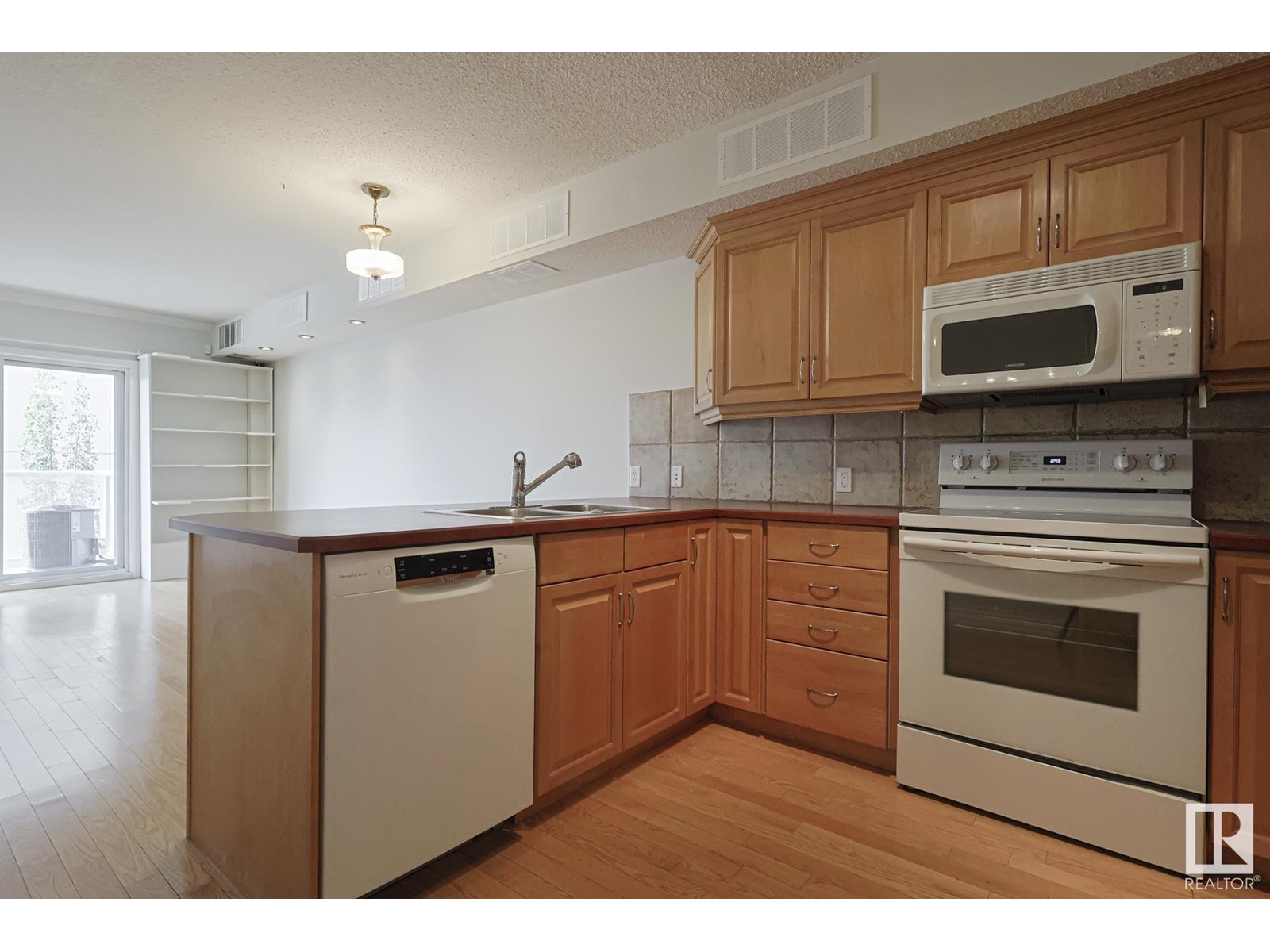 Photo 12 of 502 11111 82 Av Nw Nw, Edmonton AB