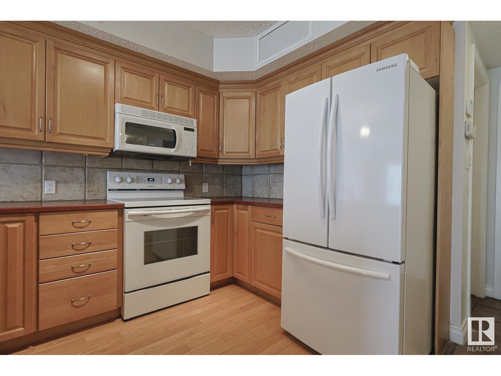Photo 13 of 502 11111 82 Av Nw Nw, Edmonton AB