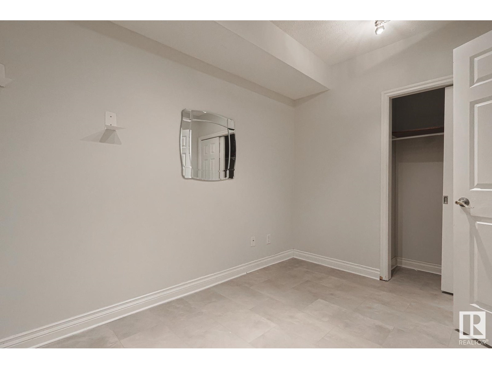 Photo 17 of 502 11111 82 Av Nw Nw, Edmonton AB