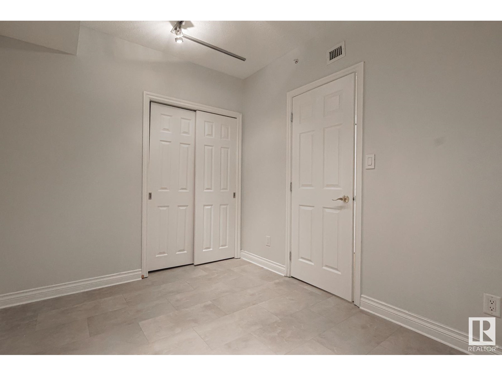 Photo 18 of 502 11111 82 Av Nw Nw, Edmonton AB