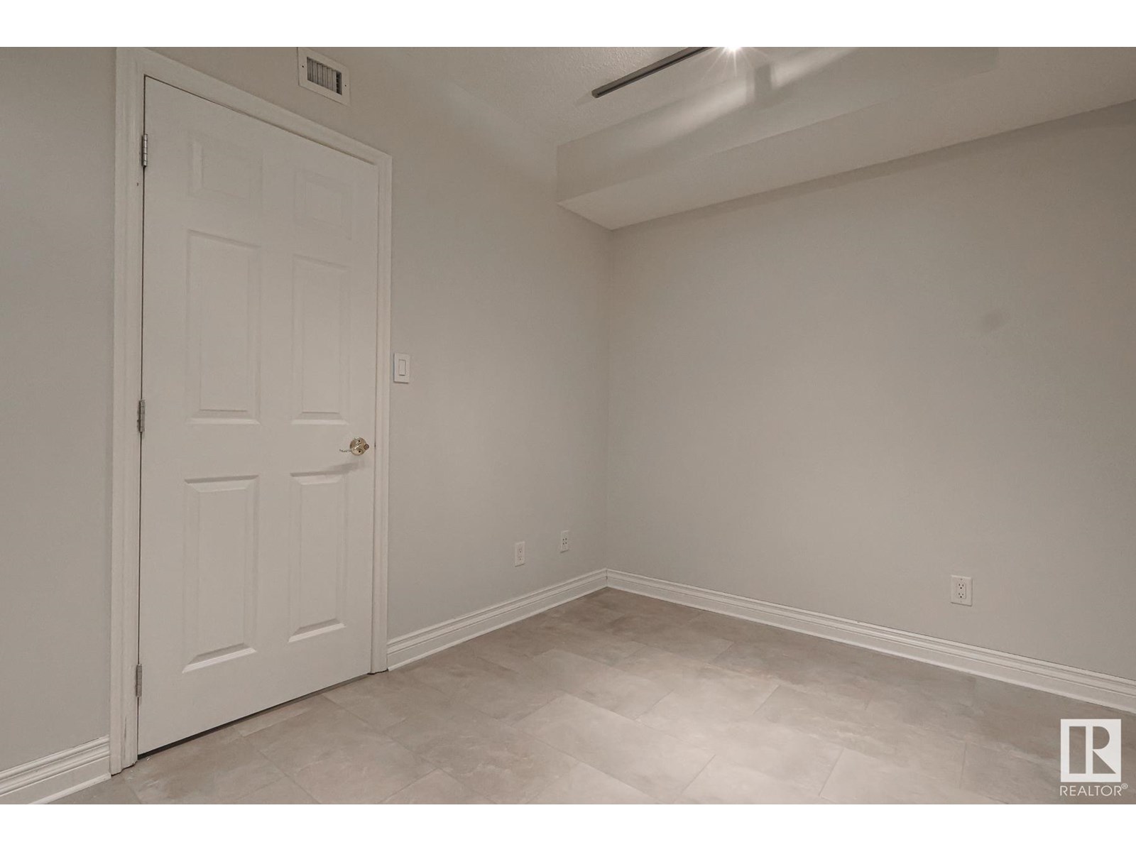 Photo 19 of 502 11111 82 Av Nw Nw, Edmonton AB